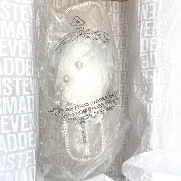STEVE MADDEN NONII Clear/Pearl Embellished Sandals. Women's Size 7 - Picture 12 of 13